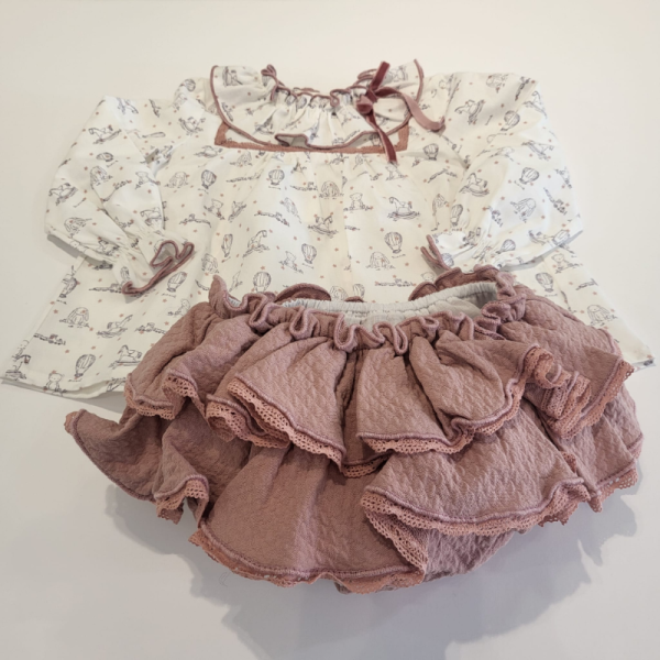 Conjunto braguita y blusa trasniños de la Martinica